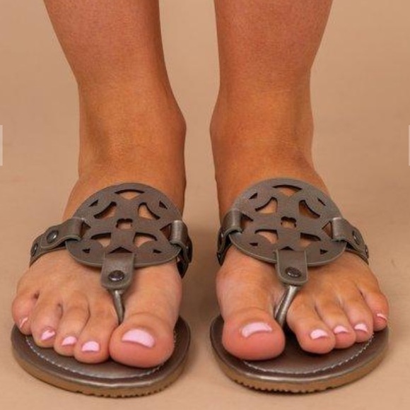 PEWTER SILVER ornate thong sandals Pierre Dumas NIB 6 6.5 7 7.5 8.5 9 10 M Width - Picture 2 of 12